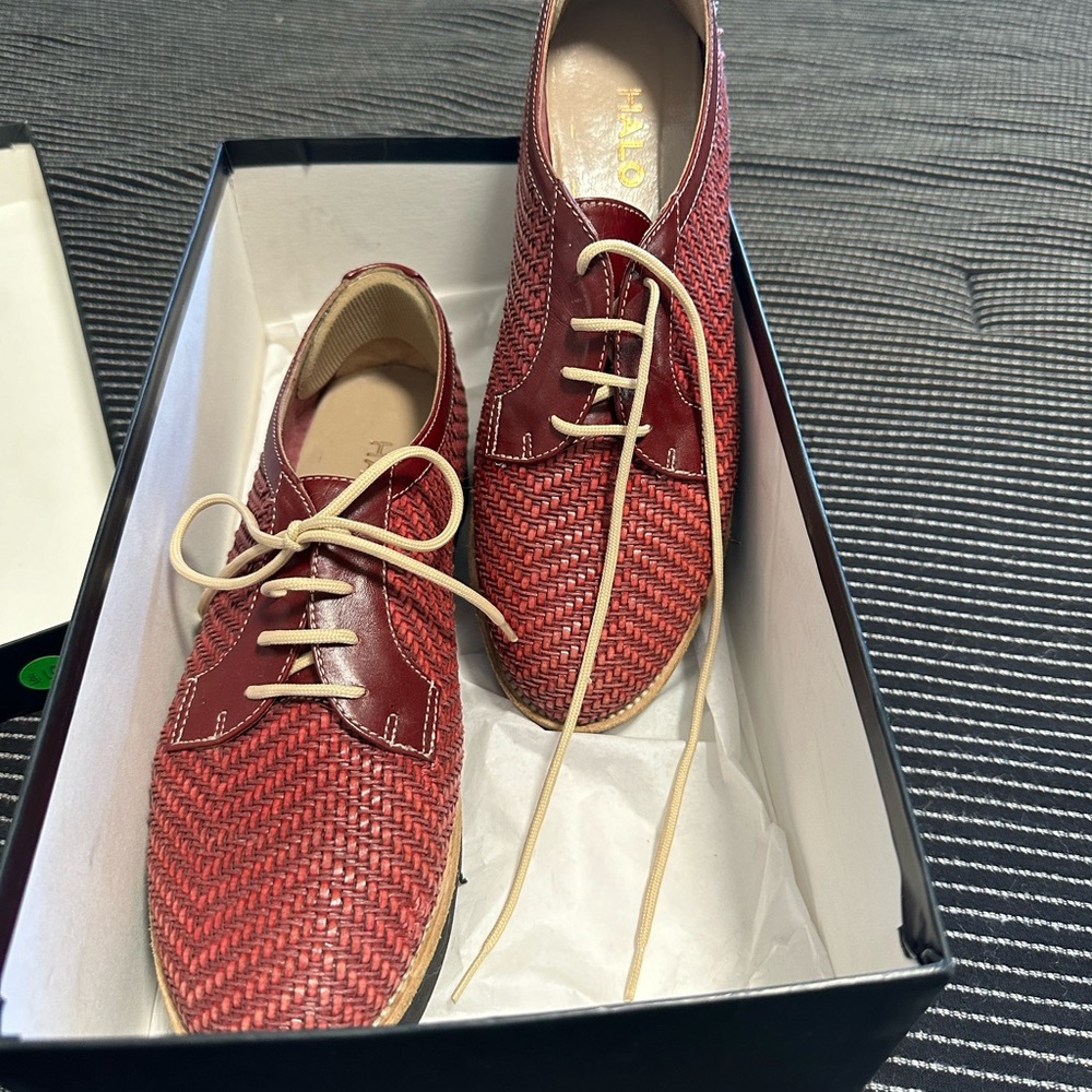 Great tie- loafers.   Barely worn- very cool looking.